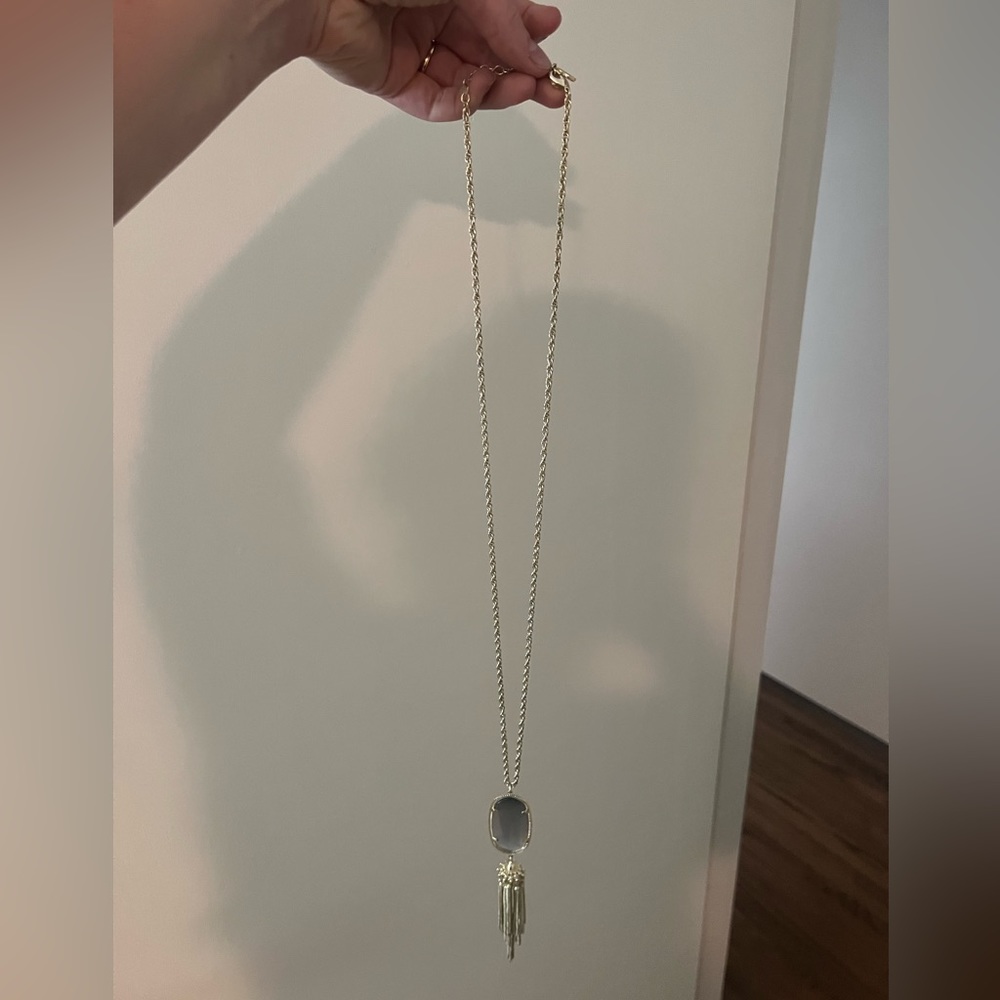 Kendra Scott Long Gold Neckless - Picture 5 of 5